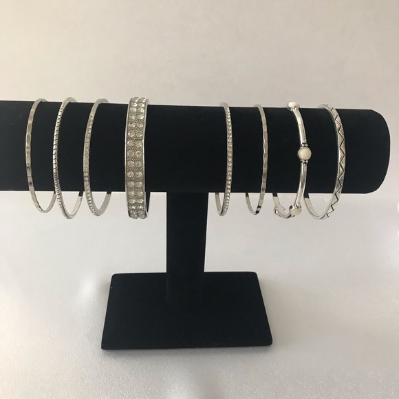 Set of 8 fashion bangle bracelets in silver tone - Picture 1 of 3